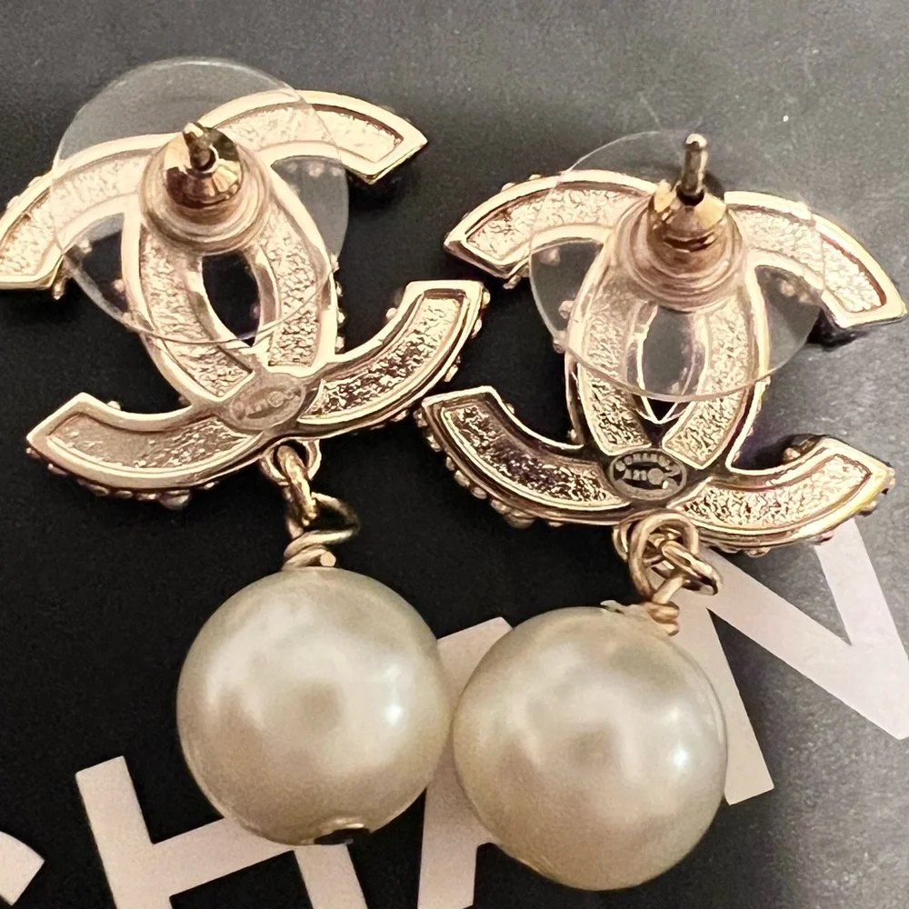 CHANEL CC RHINESTONE EARRINGS